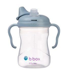 B.BOX HRNEČEK S PÍTKEM 4M+ - SVĚTLE MODRÝ 240 ML - DĚTSKÉ HRNEČKY - KRMENÍ