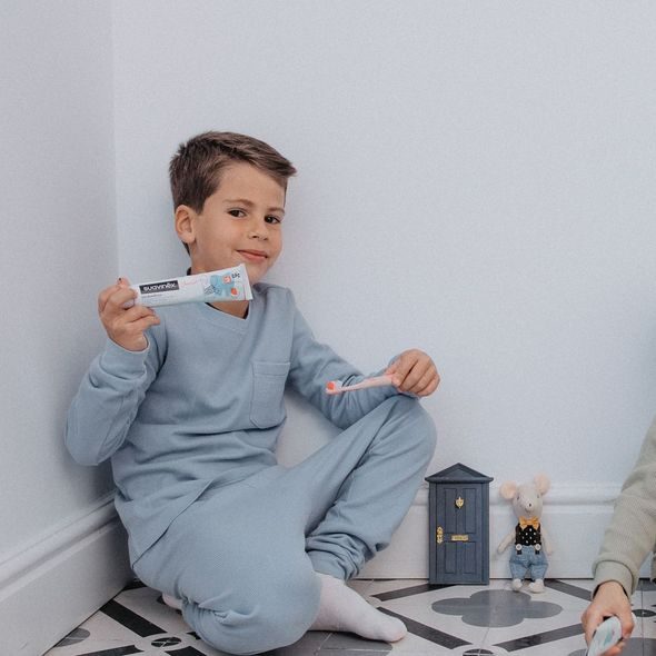 SUAVINEX DĚTSKÁ ZUBNÍ PASTA JUNIOR S JAHODOVOU PŘÍCHUTÍ - ZUBNÍ KARTÁČKY A PASTY - KOUPÁNÍ A ZDRAVÍ