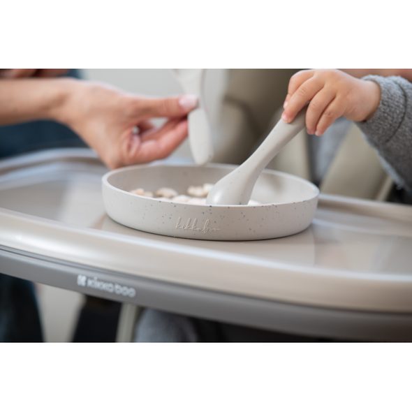 KIKKABOO TALÍŘ PLATINUM SILICONE SAND - MISKY, TALÍŘKY A PODLOŽKY - KRMENÍ