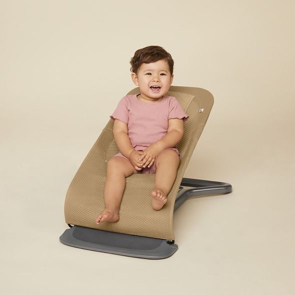 ERGOBABY ERGOBABY L EVOLVE LEHÁTKO - CAMEL - LEHÁTKA A HOUPADLA - SPINKÁNÍ