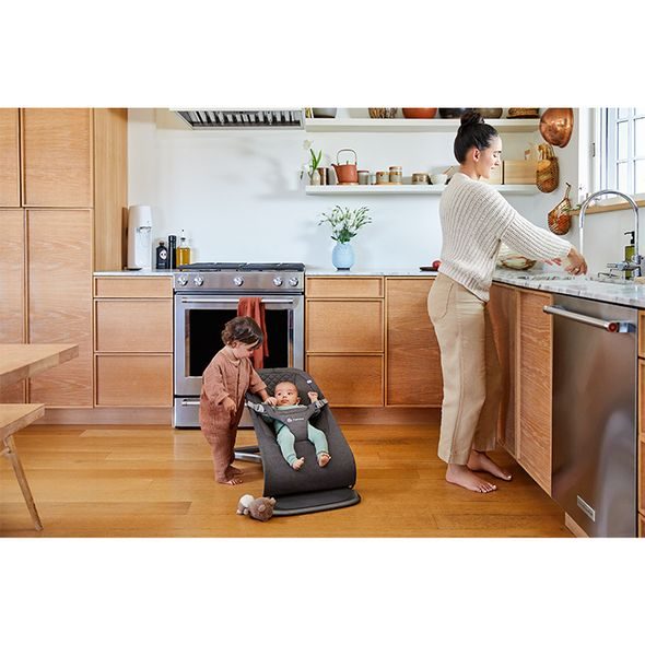 ERGOBABY EVOLVE LEHÁTKO CHARCHOAL GREY - LEHÁTKA A HOUPADLA - SPINKÁNÍ