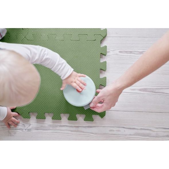 BABY DAN HRACÍ PODLOŽKA PUZZLE SOFT GREEN 90X90 CM - HRACÍ PODLOŽKY NA ZEM - SPINKÁNÍ