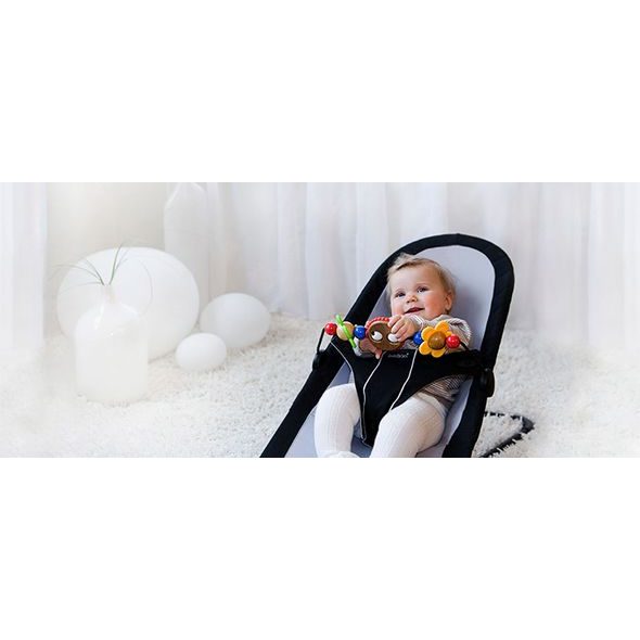BABYBJÖRN DŘEVĚNÁ HRAČKA NA LEHÁTKO BALANCE - LEHÁTKA A HOUPADLA - SPINKÁNÍ