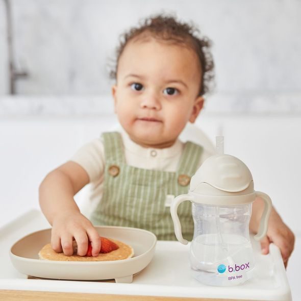 B.BOX HRNEČEK S BRČKEM - BÉŽOVÝ 240 ML - DĚTSKÉ HRNEČKY - KRMENÍ