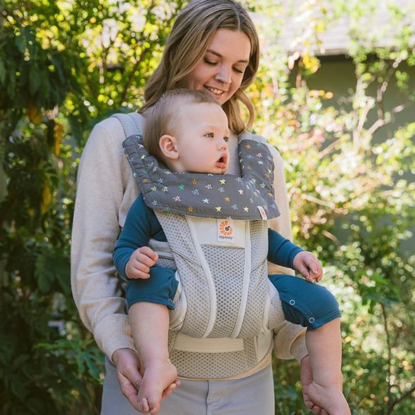 ERGOBABY BRYNDÁK NA NOSÍTKO CHALKBOARD STARS - ERGONOMICKÁ NOSÍTKA - NOŠENÍ & SPORT