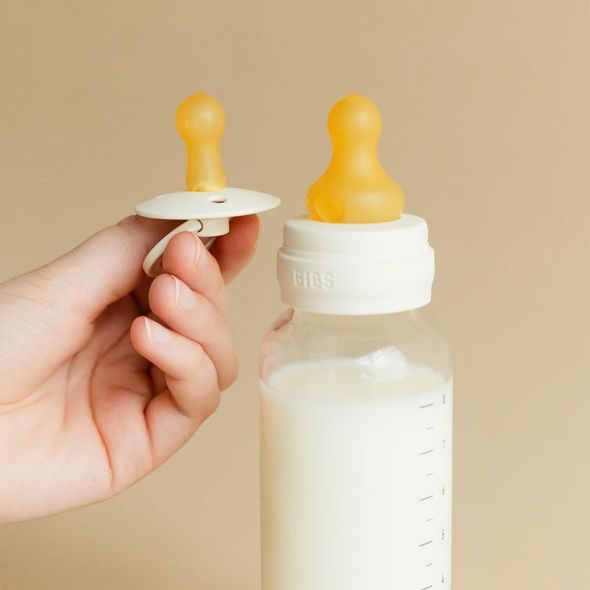 BIBS ANTIKOLIKOVÁ SKLENENÁ FĽAŠA S KAUČUKOVÝM CUMLÍKOM 240ML - KOJENECKÉ LAHVE - KRMENÍ