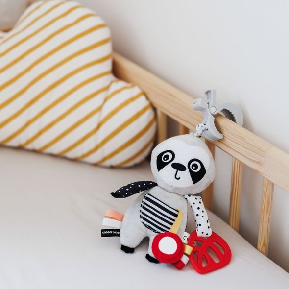 CANPOL BABIES SENZORICKÁ INTERAKTIVNÍ ZÁVĚSNÁ HRAČKA LENOCHOD S KLIPEM BABIESBOO - HRAČKY K ZAVĚŠENÍ - PRO DĚTI