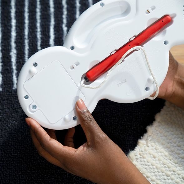 BABY EINSTEIN HRAČKA HUDEBNÍ XYLOFON CAL’S CURIOUS KEYS™ 12M+ - HUDEBNÍ NÁSTROJE - PRO DĚTI