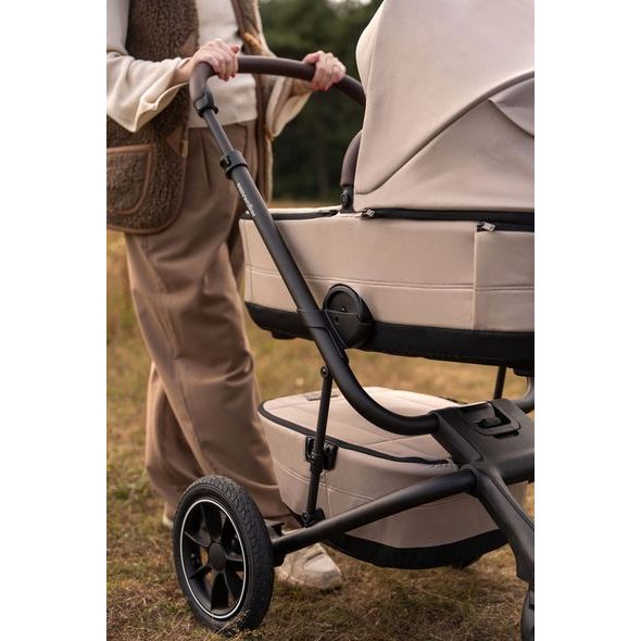 EASYWALKER KOČÁREK KOMBINOVANÝ JIMMEY EXPLORE PEARL TAUPE AIR + CYBEX ATON B2 I-SIZE + ZÁKLADNA - KOMBINACE S PŘÍSLUŠENSTVÍM - KOČÁRKY A PŘÍSLUŠENSTVÍ