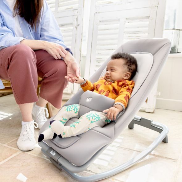 JOIE DREAMER™ WALNUT - LEHÁTKA A HOUPADLA - SPINKÁNÍ