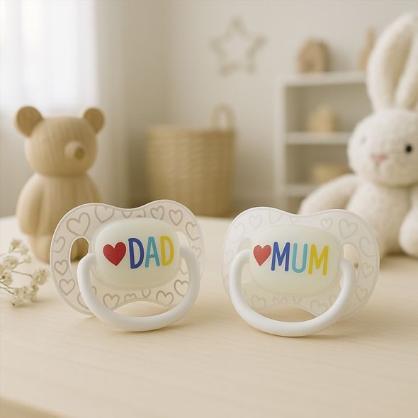 CANPOL BABIES DUDLÍK SVÍTÍCÍ SILIKONOVÝ SYMETRICKÝ LOVE MUM&DAD 0-6M 2KS - ŠIDÍTKA A DOPLŇKY - KRMENÍ