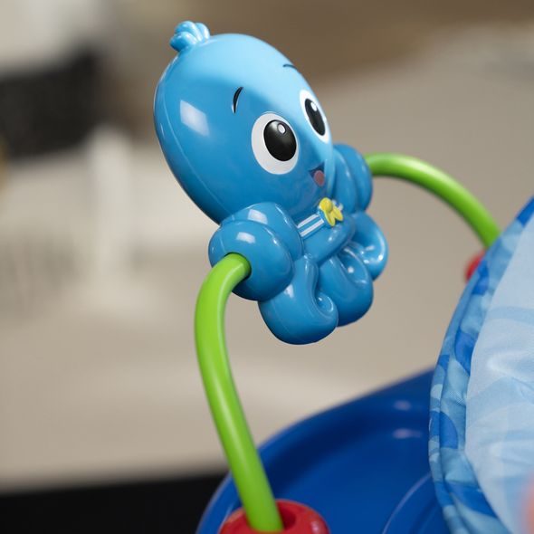 BABY EINSTEIN SKÁKADLO NEPTUNE’S OCEAN DISCOVERY™ 6M+ DO 11KG - VOZÍTKA A ODRÁŽEDLA - PRO DĚTI