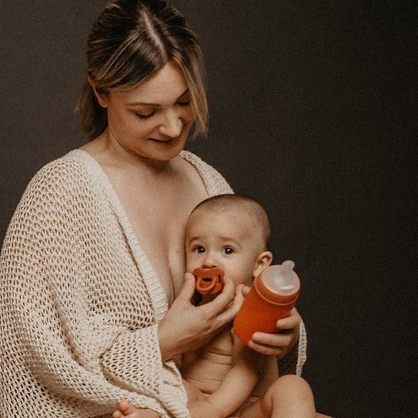 SUAVINEX SUAVINEX | KOJENECKÁ LÁHEV 240 ML M COLOUR ESSENCE - KOJENECKÉ LAHVE - KRMENÍ