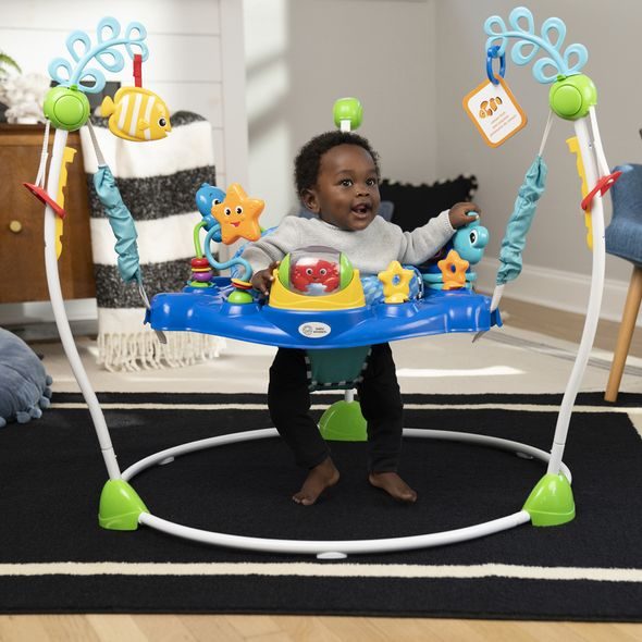 BABY EINSTEIN SKÁKADLO NEPTUNE’S OCEAN DISCOVERY™ 6M+ DO 11KG - VOZÍTKA A ODRÁŽEDLA - PRO DĚTI