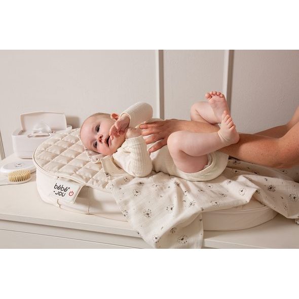 BEBE-JOU VYHŘÍVANÁ PROŠÍVANÁ PŘEBALOVACÍ PODLOŽKA QUILTED WAVES VLNKY, CHALK BROWN - PŘEBALOVACÍ PODLOŽKY - PŘEBALOVÁNÍ