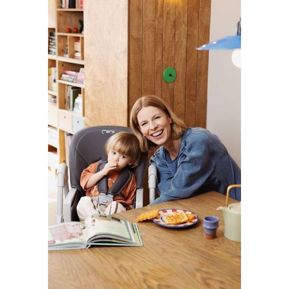 MOMI JÍDELNÍ ŽIDLIČKA MOMI GOJO RŮŽOVÁ - JÍDELNÍ POTŘEBY - KRMENÍ