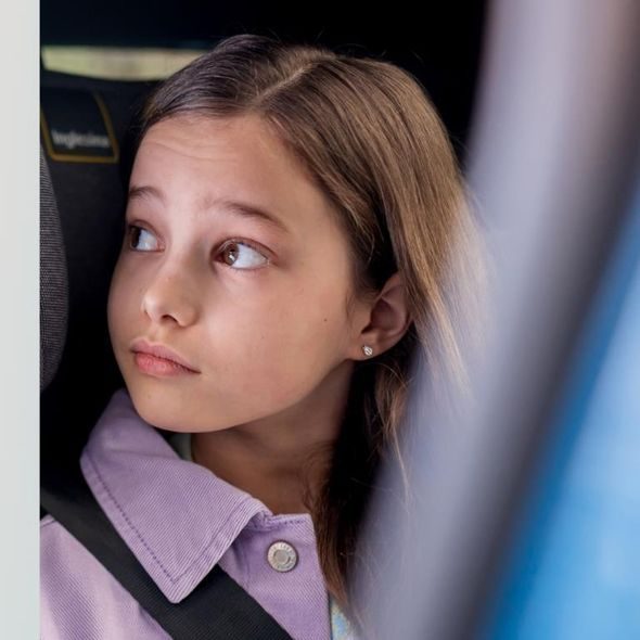 INGLESINA CARTESIO I-SIZE 2024 VULCAN BLACK - AUTOSEDAČKY 15-36KG - AUTOSEDAČKY A PŘÍSLUŠENSTVÍ