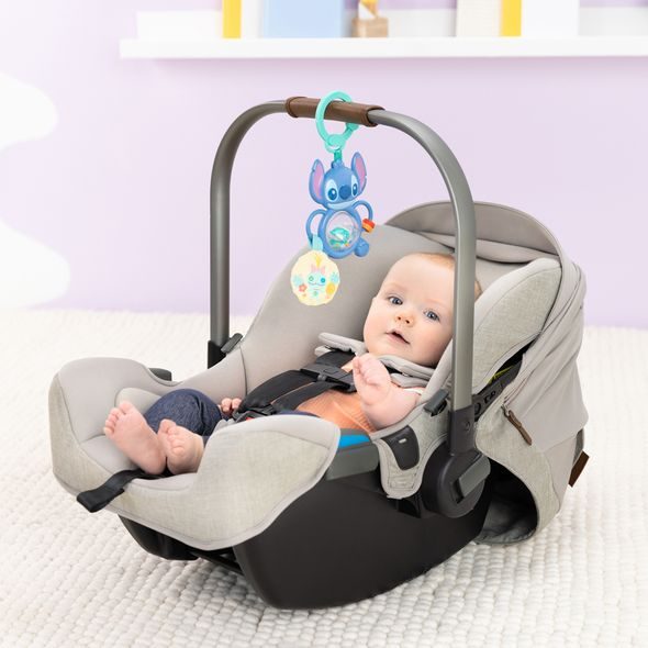 BRIGHT STARTS HRAČKA NA C KROUŽKU SENZORICKÁ STITCH TUMMY TUMBLE™ 0M+ - SENZORICKÉ HRAČKY - PRO DĚTI