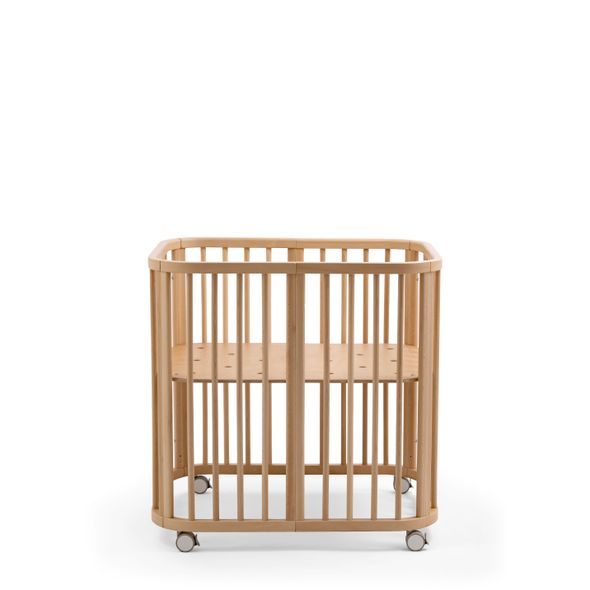 STOKKE NIGHTI™ MINI - FSC CERTIFIKOVANÉ BUKOVÉ DŘEVO, DETAIL - DŘEVĚNÉ POSTÝLKY - SPINKÁNÍ