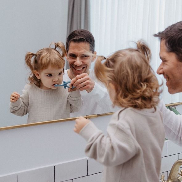 SUAVINEX SADA PRO ÚSTNÍ HYGIENU - ZUBNÍ KARTÁČKY A PASTY - KOUPÁNÍ A ZDRAVÍ