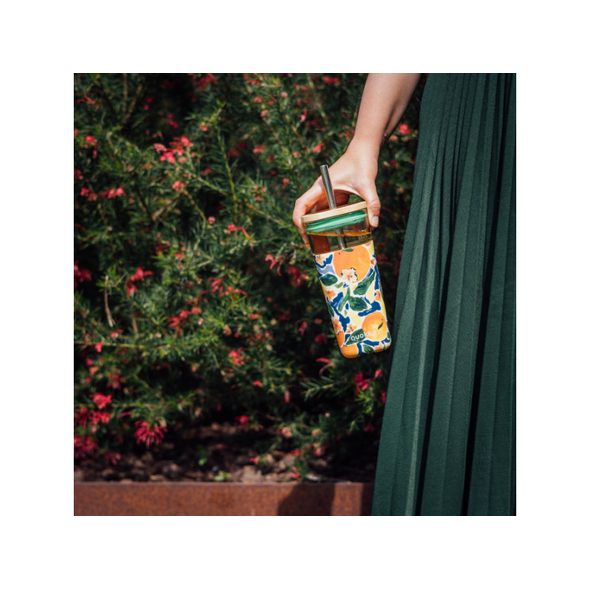 QUOKKA SKLENĚNÝ CESTOVNÍ HRNEK S BRČKEM LIQUID CUBE ORANGES 540 ML - SPORTOVNÍ LAHVE - KRMENÍ