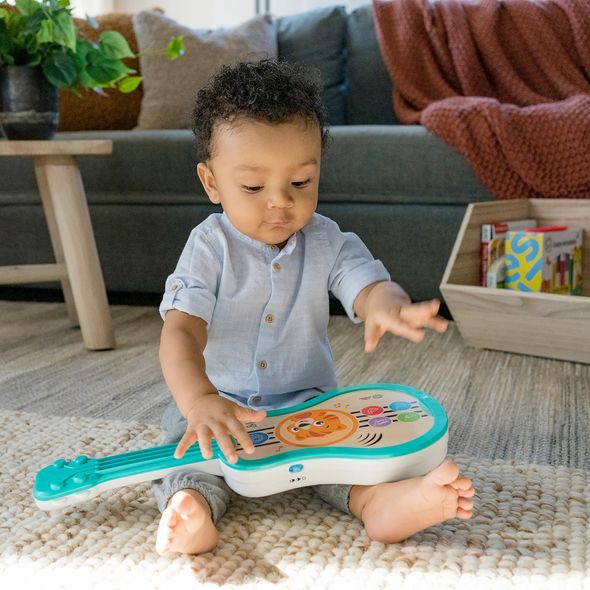 BABY EINSTEIN HRAČKA HUDEBNÍ DŘEVĚNÁ UKULELE MAGIC TOUCH HAPE 6M+ - HUDEBNÍ - PRO DĚTI