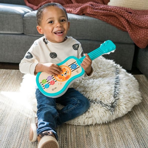 BABY EINSTEIN HRAČKA HUDEBNÍ DŘEVĚNÁ UKULELE MAGIC TOUCH HAPE 6M+ - HUDEBNÍ - PRO DĚTI
