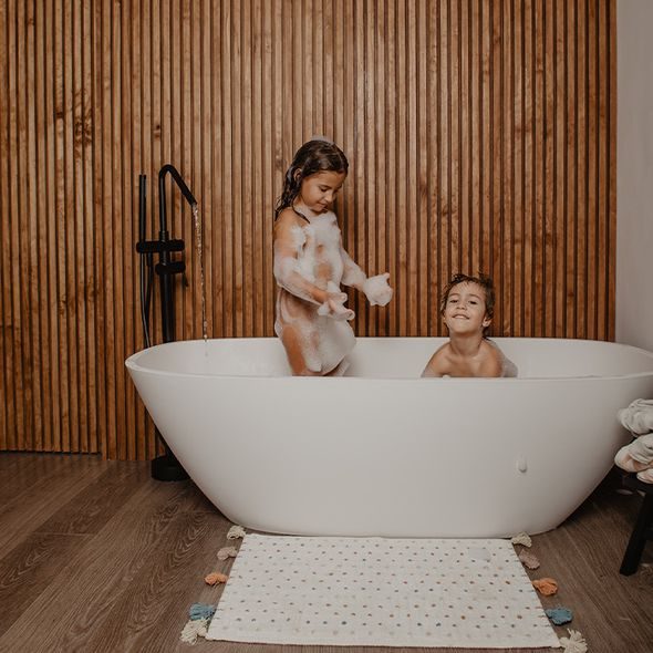 SUAVINEX DĚTSKÝ ŠAMPON + KONDICIONÉR KIDS 300 ML - ŠAMPONY A KOSMETIKA - KOUPÁNÍ A ZDRAVÍ