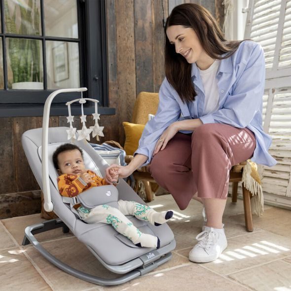 JOIE DREAMER™ WALNUT - LEHÁTKA A HOUPADLA - SPINKÁNÍ