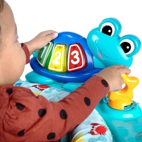 BABY EINSTEIN SKÁKADLO/AKTIVNÍ CENTRUM 2V1 CURIOSITY COVE™ 6M+ DO 11KG - VOZÍTKA A ODRÁŽEDLA - PRO DĚTI