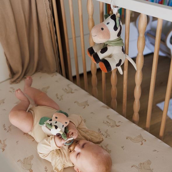 BABYONO HRAČKA HUDEBNÍ NA C-KROUŽKU COW BINGO 0M+ - HRAČKY K ZAVĚŠENÍ - PRO DĚTI