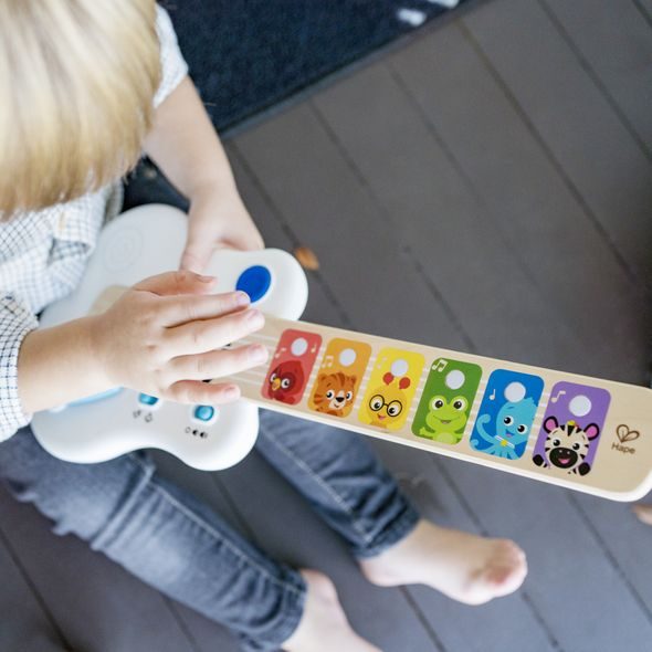 BABY EINSTEIN KYTARA DOTYKOVÁ STRUM ALONG SONGS™ MAGIC TOUCH™ HAPE 12M+ - HUDEBNÍ NÁSTROJE - PRO DĚTI