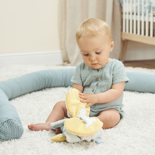 NATTOU KNÍŽKA PLYŠOVÁ VELRYBA SALLY S AKTIVITAMI 14 CM ROMEO, JULES & SALLY - KNÍŽKY PRO NEJMENŠÍ - PRO DĚTI