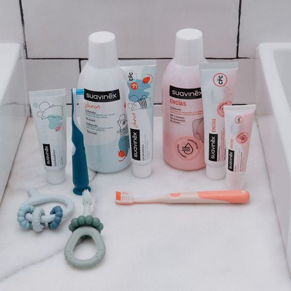 SUAVINEX DĚTSKÝ KARTÁČEK NA ZOUBKY KIDS 2-6 LET - ZUBNÍ KARTÁČKY A PASTY - KOUPÁNÍ A ZDRAVÍ