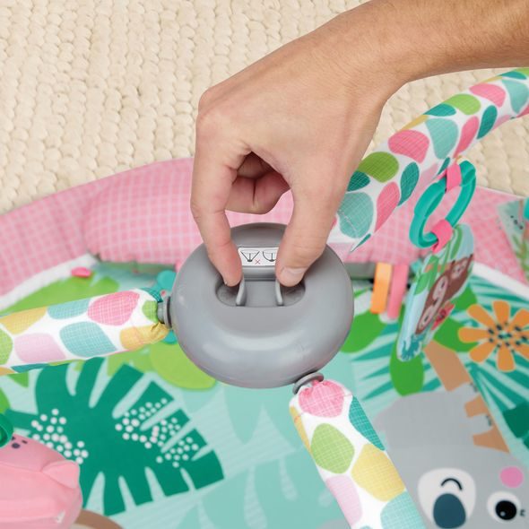 BRIGHT STARTS DEKA NA HRANÍ PRO ROZVOJ MOTORIKY A SMYSLŮ POP 'N WIGGLE ROSY RAINFOREST™, 0M+ - HRACÍ DEKY - PRO DĚTI