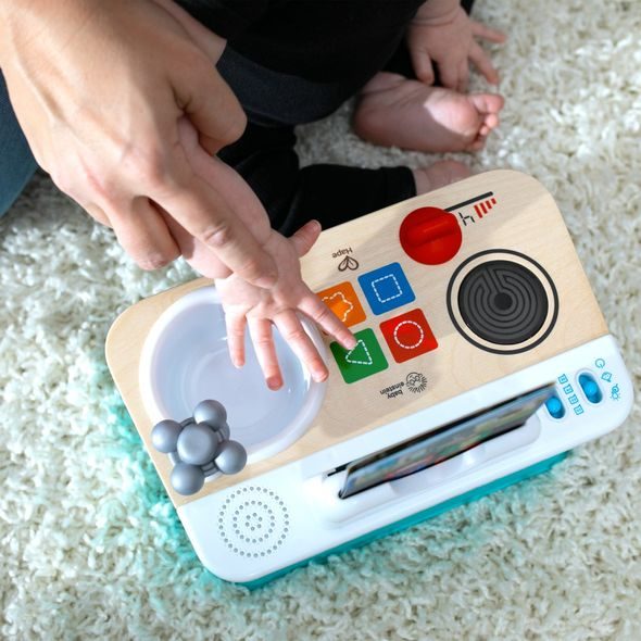 BABY EINSTEIN HRAČKA HUDEBNÍ KUCHYŇKA MAGIC TOUCH KITCHEN™ PRETEND TO COOK HAPE 9M+ - AKTIVNÍ HRAČKY - PRO DĚTI