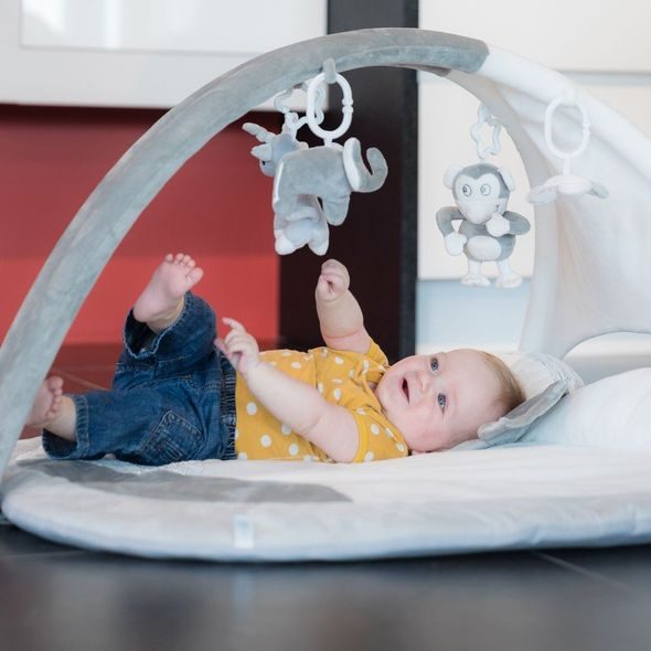 BO JUNGLE HRACÍ DEKA S HRAZDIČKOU B-PLAY GYM APPLE GREY - HRACÍ DEKY - PRO DĚTI