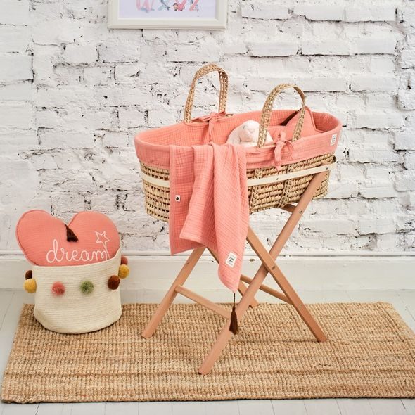 FUNNABABY KOMPLETNÍ MOJŽÍŠŮV KOŠ S VÝBAVOU CORAL PINK - KOŠÍKY A KOLÉBKY - SPINKÁNÍ
