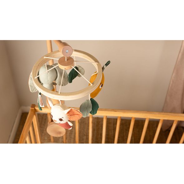 TINY LOVE KOLOTOČ DŘEVĚNÝ GARDEN OF ADVENTURES - KOLOTOČE NA POSTÝLKU - PRO DĚTI