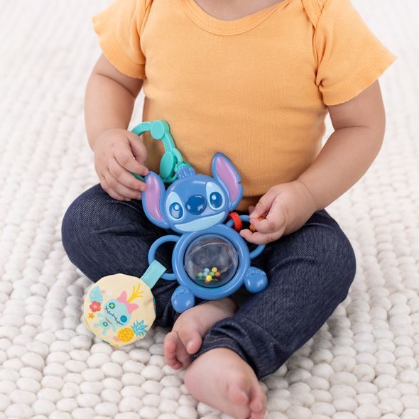 BRIGHT STARTS HRAČKA NA C KROUŽKU SENZORICKÁ STITCH TUMMY TUMBLE™ 0M+ - SENZORICKÉ HRAČKY - PRO DĚTI