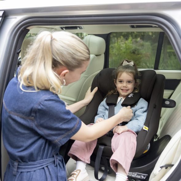 JOIE I-PIVOT 360™ DARK SLATE - AUTOSEDAČKY 0-18KG - AUTOSEDAČKY A PŘÍSLUŠENSTVÍ