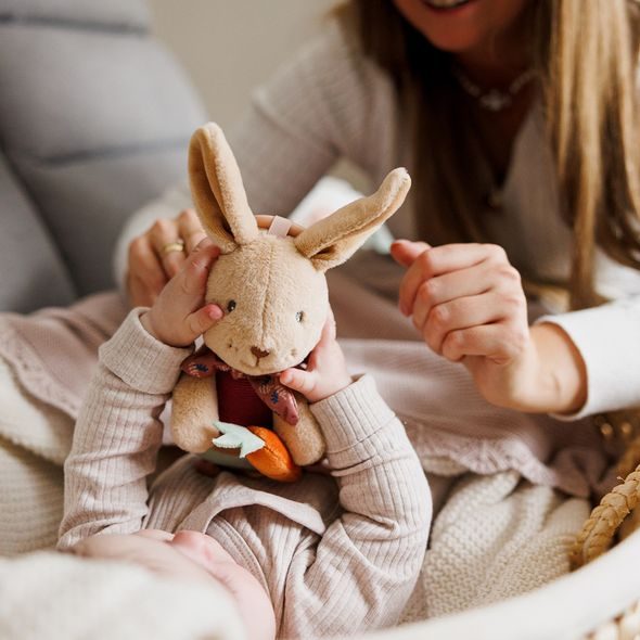 BABYONO HRAČKA ZÁVĚSNÁ S KOUSÁTKEM RABBIT KARO 0M+ - HRAČKY K ZAVĚŠENÍ - PRO DĚTI