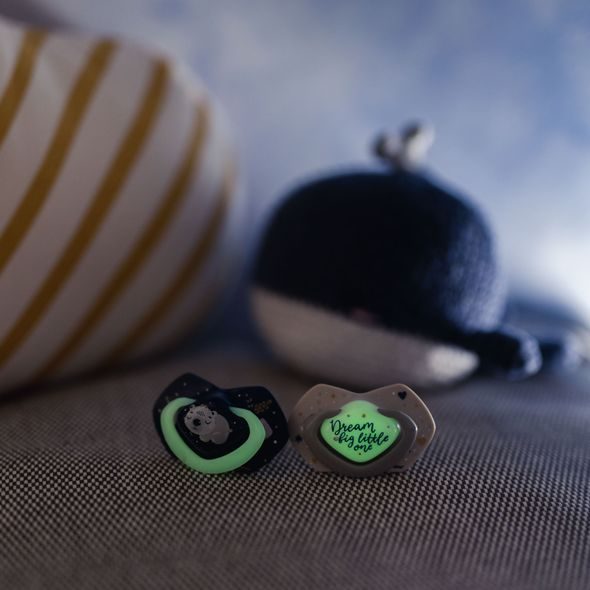 CANPOL BABIES SET SYMETRICKÝCH SILIKONOVÝCH DUDLÍKŮ LIGHT TOUCH 0-6M SLEEPY KOALA RŮŽOVÝ - ŠIDÍTKA A DOPLŇKY - KRMENÍ