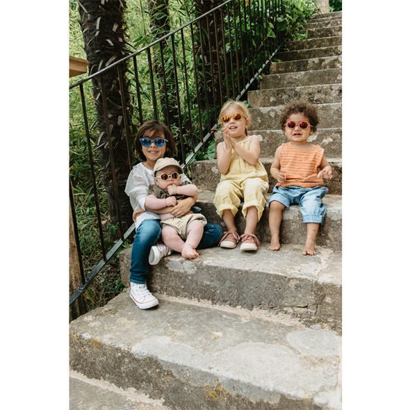 SUAVINEX DĚTSKÉ BRÝLE POLARIZOVANÉ S POUZDREM 2024 - 12/24 MĚSÍCŮ - ZELENÉ HRANATÉ - SLUNEČNÍ BRÝLE - PRO DĚTI