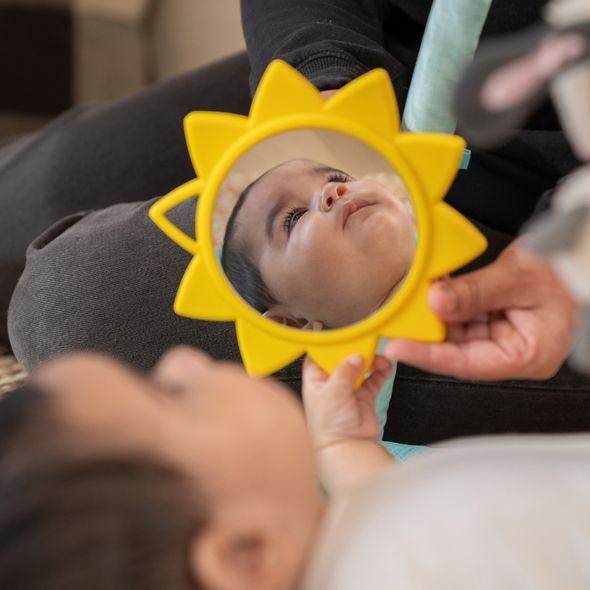 BABY EINSTEIN DEKA NA HRANÍ PRO ROZVOJ MOTORIKY A SMYSLŮ HAPPY HARVEST™ TOUCH & FEEL, 0M+ - HRACÍ DEKY - PRO DĚTI