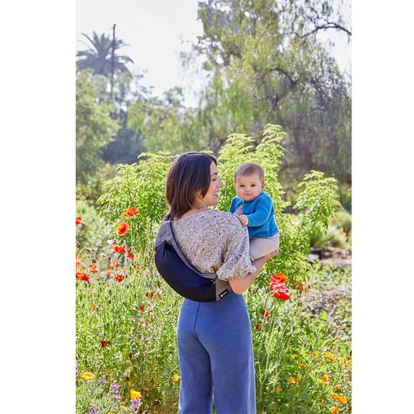 ERGOBABY EMBRACE - AWAY - GRAPHITE GREY - ERGONOMICKÁ NOSÍTKA - NOŠENÍ & SPORT