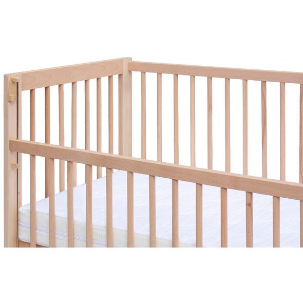 SCARLETT DĚTSKÁ POSTÝLKA SE STAHOVACÍM BOKEM PERTA (BUK) ECO 120X60CM - DŘEVĚNÉ POSTÝLKY - SPINKÁNÍ