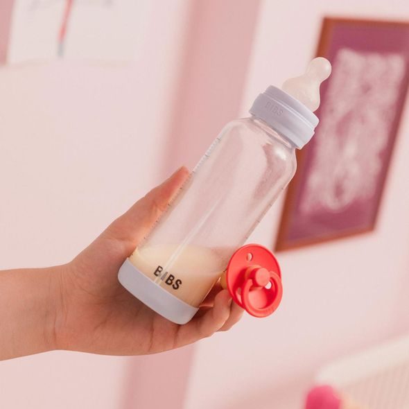 BIBS ANTIKOLIKOVÁ SKLENENÁ FĽAŠA SO SILIKÓNOVÝM CUMLÍKOM 240ML - KOJENECKÉ LAHVE - KRMENÍ