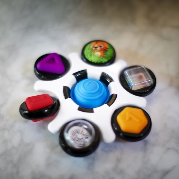 BABY EINSTEIN HRAČKA SENZORICKÁ CURIOSITY CLUTCH ™ 3M + - SENZORICKÉ HRAČKY - PRO DĚTI