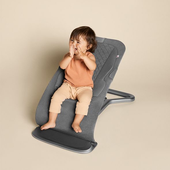 ERGOBABY EVOLVE LEHÁTKO CHARCHOAL GREY - LEHÁTKA A HOUPADLA - SPINKÁNÍ